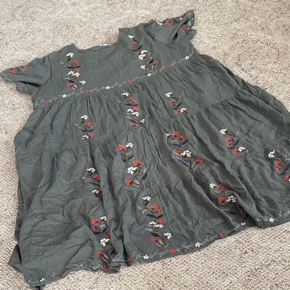 tea n rose Sage Green Embroidered Floral Midi Dress